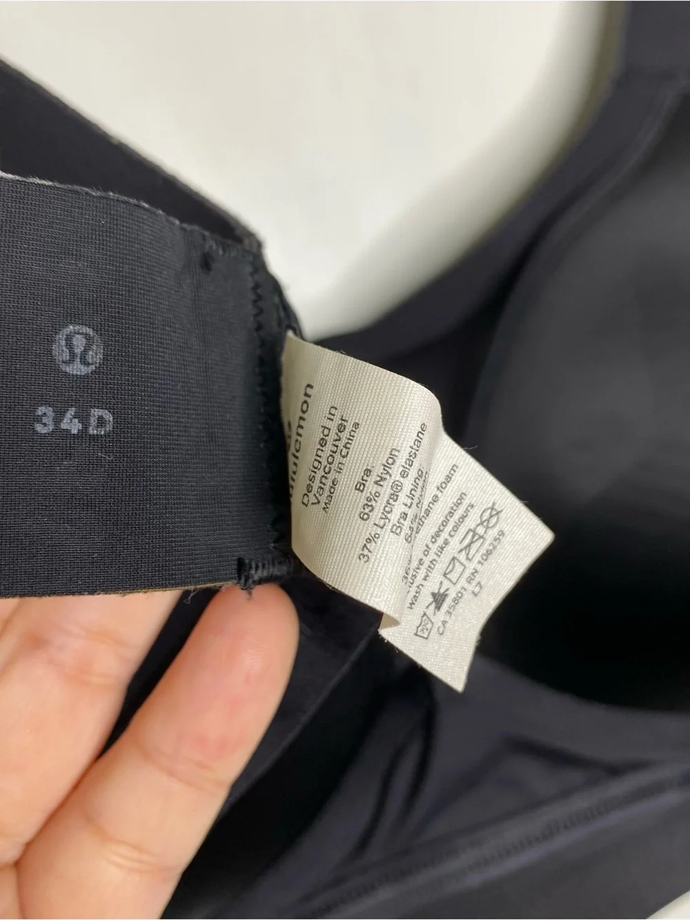 Lululemon sports bra size 34D in black